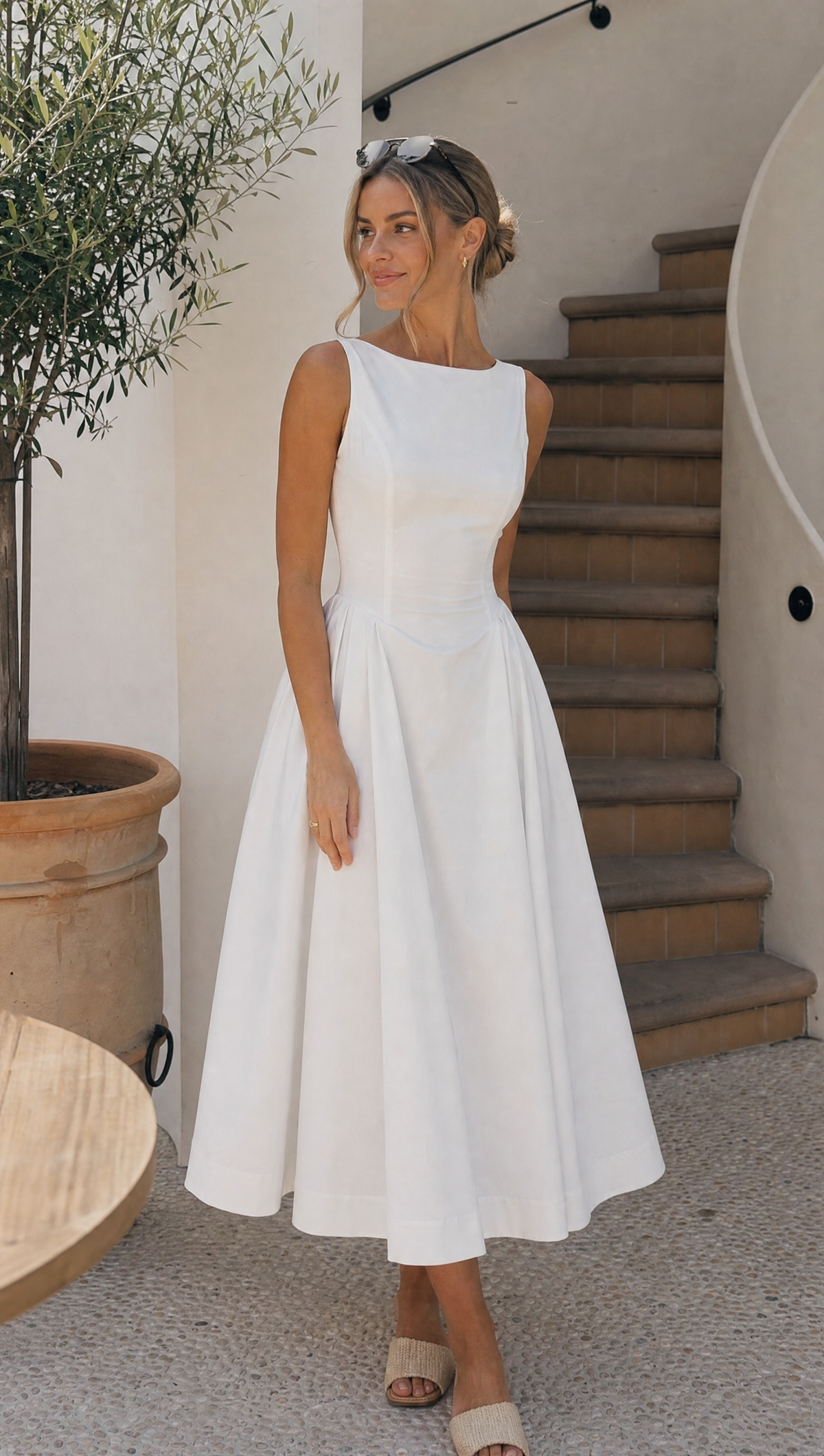 Audrey – Czarna Elegancka Sukienka Midi o Linii A